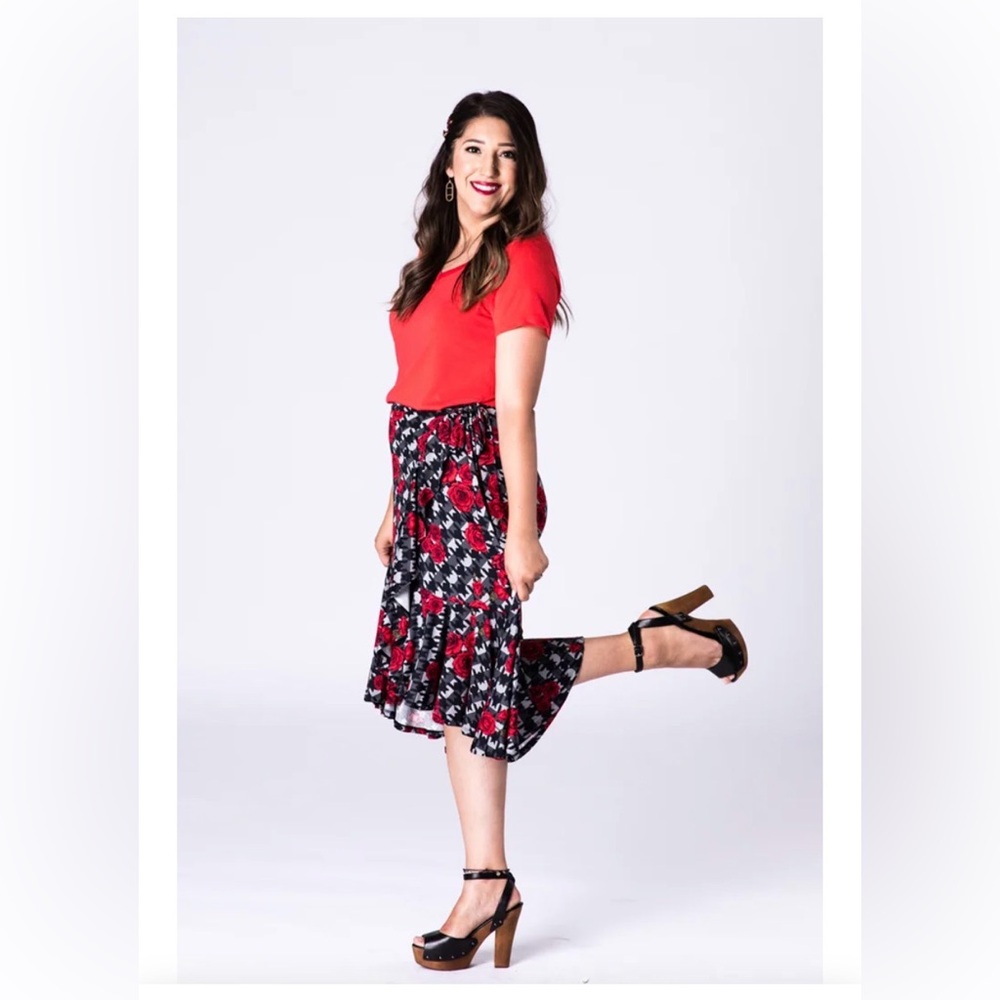 NWT Lularoe Bella 3XL Floral Black and Red Roses Women's Wrap Skirt